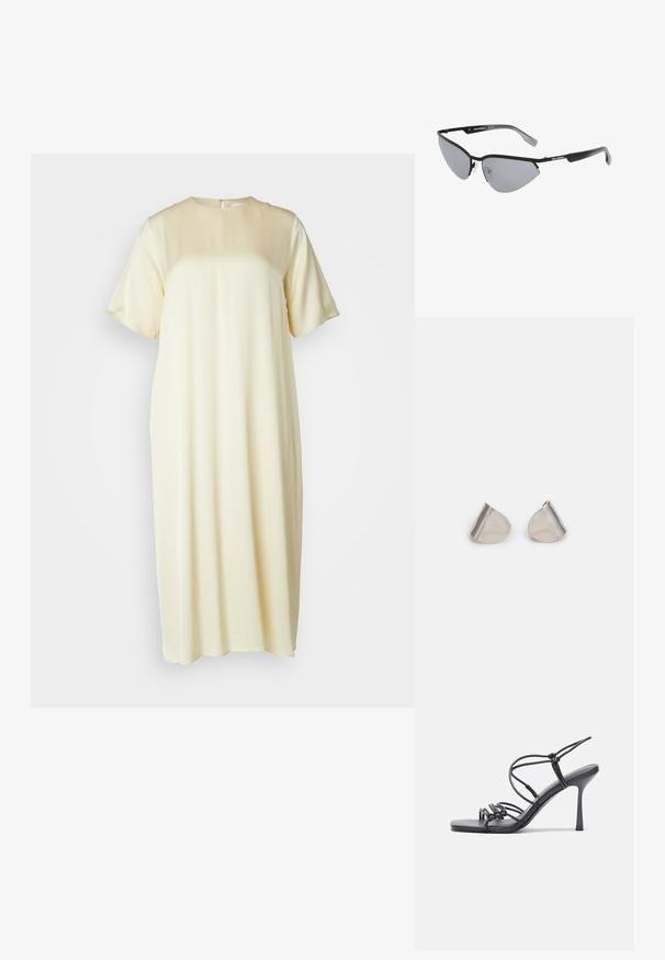 Kraťasová, po kolena sahající šaty z měkké, světle žluté tkaniny s hladkou strukturou a jednoduchým kulatým výstřihem a zipem na zádech.; Černé high-heeled sandály mají tenké pásky s uzlovým designem, hladký čtvercový špičku a elegantní jehlový podpatek.; Černé sluneční brýle s ostrým designem ve stylu kočičích očí. Stříbrné zrcadlové čočky. Štíhlé, lehké plastové rámy s jemným brandingem na spáncích.; Stříbrné kovové náušnice s hladkým tvarem slzy a lesklým povrchem. Jemné rytiny přidávají detail. Minimalistický design.