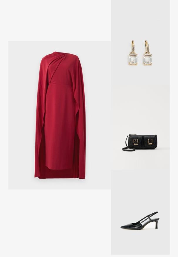 Piros, térd középig érő ruha, drapírozott anyag részlettel és egy vállról lefolyó, illeszkedő hosszú köpönnyel, fehér háttér előtt bemutatva.; Fekete lakk slingback sarok, hegyes orral, texturált kígyómintával, állítható pánttal és rövid, texturált tömbsarkal.; Fekete bőr keresztbody táska két elülső zsebbel, arany csattokkal, cipzáras záródással és vékony pánttal. Textúrált felület és kompakt téglalap alak.; Aranyszínű fülbevalók, melyek egy téglalap alakú, tiszta kristállyal díszítették, ami egy sor kis, kerek, tiszta kiegészítő alatt lóg. Letisztult, modern dizájn.