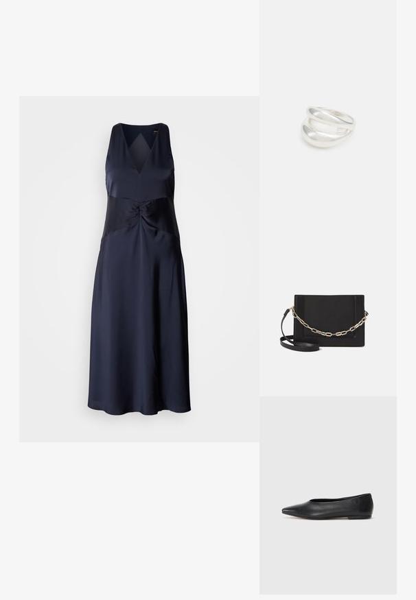 Tumedav sinise satiinist ilma varrukateta kleit V-dekolteega, keeratud bodice detailiga ja voolava A-line siluetiga. Sile, läikiv tekstuur.; Musthave mustris balletkingad, terav nina, minimaliseeritud disain, sile pind, madal konts, ilma nähtava riistvara või kaunistusteta.; Mustast nahast õlakott, mis omab siledat tekstuuri, ristküliku kuju ning esiküljel metallketi detaili. Reguleeritav rihm on kaasas.; Hõbedane kahekordne rõngas sujuva, poleeritud pinnaga. Omab voolavat, kõverat disaini, millel on kattuvad sektsioonid, et saavutada kaasaegne ilme.