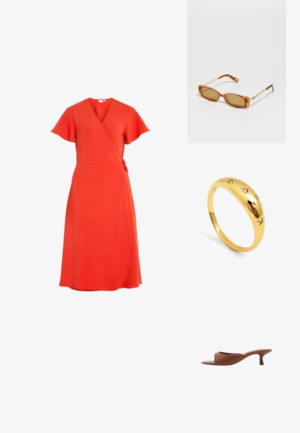 VILA VILOVIE WRAP DRESS - Vapaa-ajan mekko - poppy red; Ruske avto čevlji s peto, odprti spredaj, z gladko mat površino, ki imajo ukrivljen dizajn in prozorno, stožčasto peto.; Ruutukuvioiset ruskeat aurinkolasit, joissa on suorakulmaiset kehykset, kultaiset metalliset varret ja vaaleanruskeat linssit. Tyylikäs muotoilu, ei näkyviä logoja.; Kultakuvioinen sormus, jossa on sileä, pyöristetty rengasosa ja viisi tähtikoristetta, joista jokaisessa on värikkäitä jalokiviä vaaleanpunaisena, vihreänä ja sinisenä.