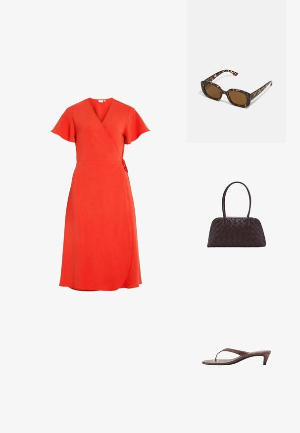 VILA VILOVIE WRAP DRESS - Vardagsklänning - poppy red; Bruna klackflip-flopsandaler med en smal rem och rund tåpost, med en liten guldaccent på fotbädden.; Sköldpaddsmönstrade solglasögon med en rund, kraftig ram och bruna linser. Har subtila mönster och raka, avsmalnande skalmar.; Vävd brun läderhandväska med rundad form, dubbla handtag på toppen och slät textur; har subtil sömnad för designdetaljer.