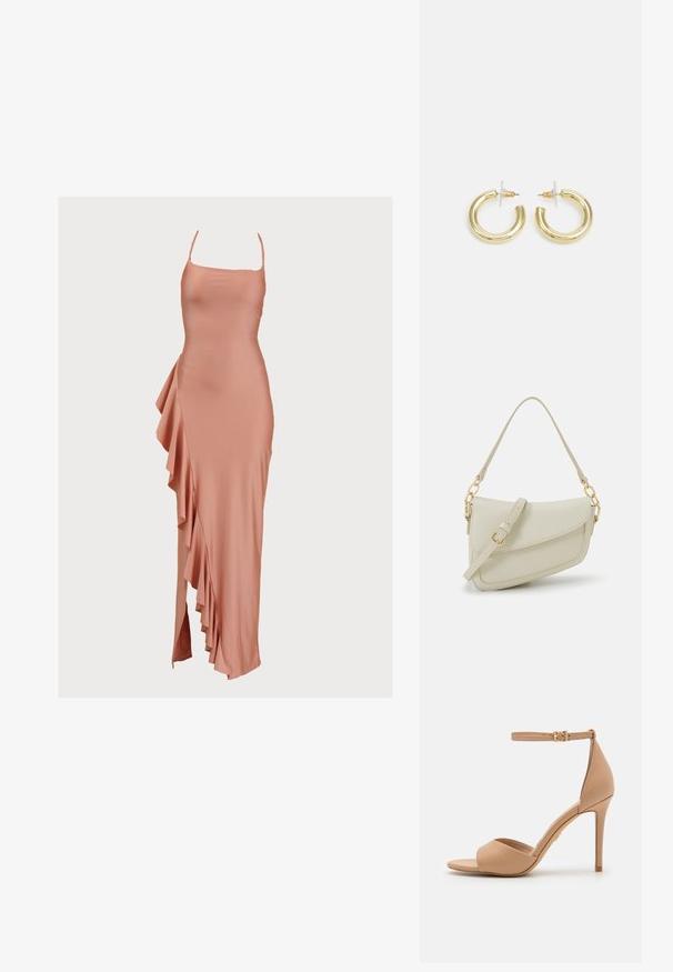 Dlouhé, bezramínkové šaty z jemného broskvového materiálu. Mají přiléhavý korzet a boční volány, které kaskádovitě padají až k rozparku na lemu. Hladká textura.; ALDO CRERIDE PILLOW WALK - Páskové sandály - beige; Malá krémová kabelka s texturovaným povrchem, dlouhým nastavitelným popruhem, řetízkovým akcentem a klopou. Ozdobné detaily zlaté barvy.; Zlaté kruhové náušnice s hladkým, lesklým povrchem. Kruhový design s malým kolíčkem a průhledným záznamem pro bezpečné nošení.