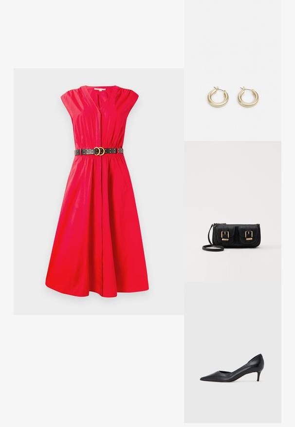 Vestido de algodão vermelho com mangas em cap sleeve, decote em V, cintura ajustada e cinto preto com argolas duplas douradas e studs. Saia godê até ao joelho.; Sapato de salto alto preto em pele com bico fino e salto baixo. Apresenta uma textura suave e brilho subtil. Corte aberto na parte da frente para um detalhe adicional.; Bolsa de ombro em couro preto com dois bolsos frontais, fivelas douradas, fecho de zíper e uma alça fina. Superfície texturizada e forma retangular compacta.; Lauren Ralph Lauren BASIC SMALL HOOP - Brincos - gold-coloured