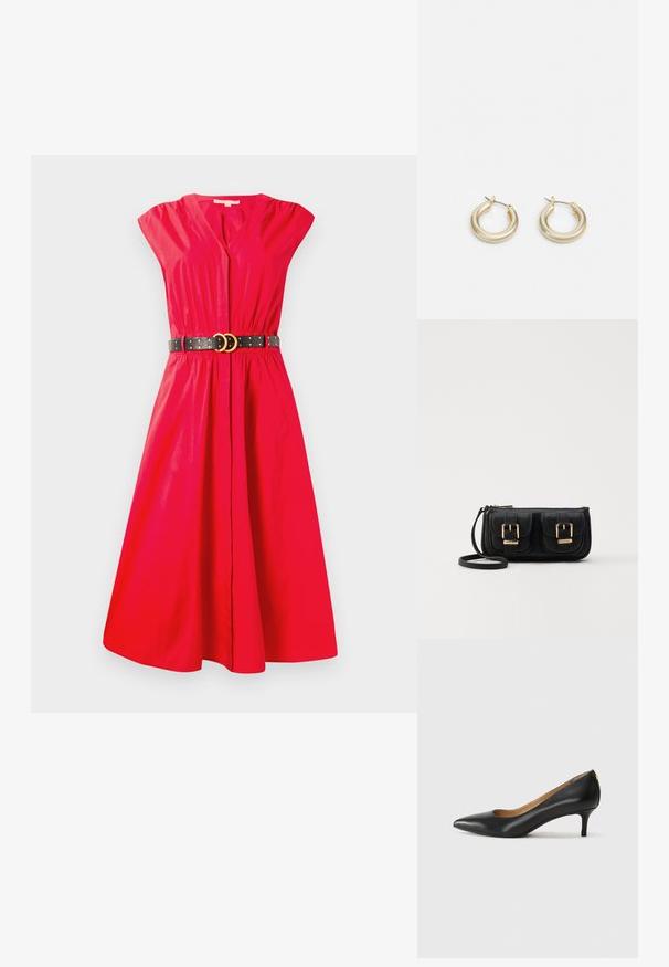 Punainen puuvillamekko, jossa on hihattomat hihat, V-pääntie, kuminauhoitettu vyötärö ja musta vyö, jossa on kultaiset kaksoissilmukat ja niitit. Helma levenee polveen asti.; Mustat nahka-korkokengät, joissa on terävä kärki, matala korko ja sileä pinta. Edessä on pieni aukko ja takana minimaalinen varustus.; Musta nahkainen olkalaukku, jossa on kaksi etutaskua, kultaiset soljet, vetoketjukiinnitys ja kapea hihna. Teksturoidun pinnan ja kompaktin suorakaiteen muoto.; Lauren Ralph Lauren BASIC SMALL HOOP - Korvakorut - gold-coloured