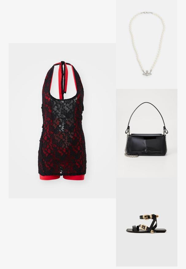 Bodysuit preto em renda com decote halter, apresentando um interior vermelho e um design de calções. Padrão floral com uma textura translúcida.; Sandálias de couro pretas com detalhes em fivela dourada, apresentando várias tiras e um design de sola plana para uso à vista.; Bolsa de mão em verniz preto com formato retangular, alça de corrente e um detalhe de hardware distinto no centro. Textura suave.; Colar de pérolas com fecho em tom de prata. Apresenta pérolas brancas redondas e uma peça central decorativa com strass.