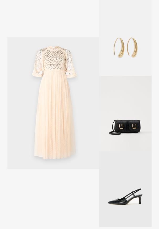 Vestido maxi em pêssego claro com um corpete de renda texturizada, mangas curtas em balão e uma saia fluida com pequenos padrões de bolinhas.; Salto slingback em patente preta com bico apontado, apresentando um padrão de pele de cobra texturizado, tira ajustável e um salto bloco curto e texturizado.; Bolsa de ombro em couro preto com dois bolsos frontais, fivelas douradas, fecho de zíper e uma alça fina. Superfície texturizada e forma retangular compacta.; Brincos em metal dourado com forma de arco alongado e curvado. Apresentam uma superfície lisa e brilhante, com uma ponta arredondada para um detalhe adicional.