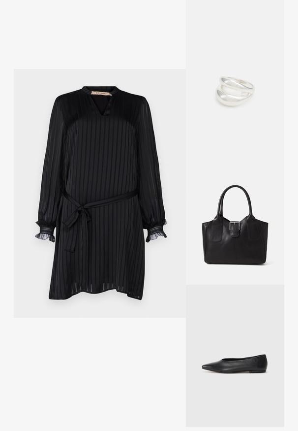Črna obleka z navpičnimi črtami, z V-izrezom, dolgimi rokavi z nabranimi manšetami in tkaninskim pasom, ki poudarja pas. Gladka tekstura.; Črne usnjene balerinke, koničast toe, minimalističen dizajn, gladka tekstura, nizka peta, brez vidnih kovinskih delov ali okraskov.; Črna usnjena torba s gladko teksturo, strukturirano obliko, dvema ročkama in izrazitim srebrnim sponko na sprednji strani.; Srebrn dvojni prstan z gladko, polirano površino. Ima tekoč, ukrivljen dizajn z prekrivajočimi se sekcijami za sodoben videz.