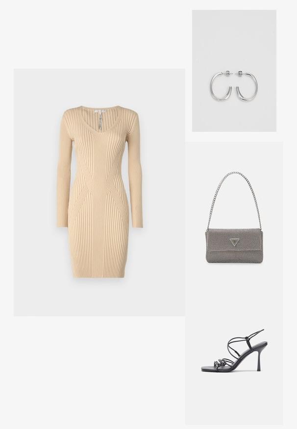 Abito a coste beige con scollatura a V, maniche lunghe e dettagli sulle cuciture, caratterizzato da una silhouette aderente e una superficie strutturata.; Sandali neri con tacco alto presentano sottili cinturini con design annodato, una punta quadrata liscia e un elegante tacco a spillo.; Borsa a mano metallica grigia chiara con tracolla a catena, impreziosita da piccoli chiodi metallici circolari e da un logo triangolare del marchio.; Orecchini a cerchio in argento con superficie liscia e lucida, caratterizzati da una forma curva e chiusura a perno. Design minimalista con finitura moderna.