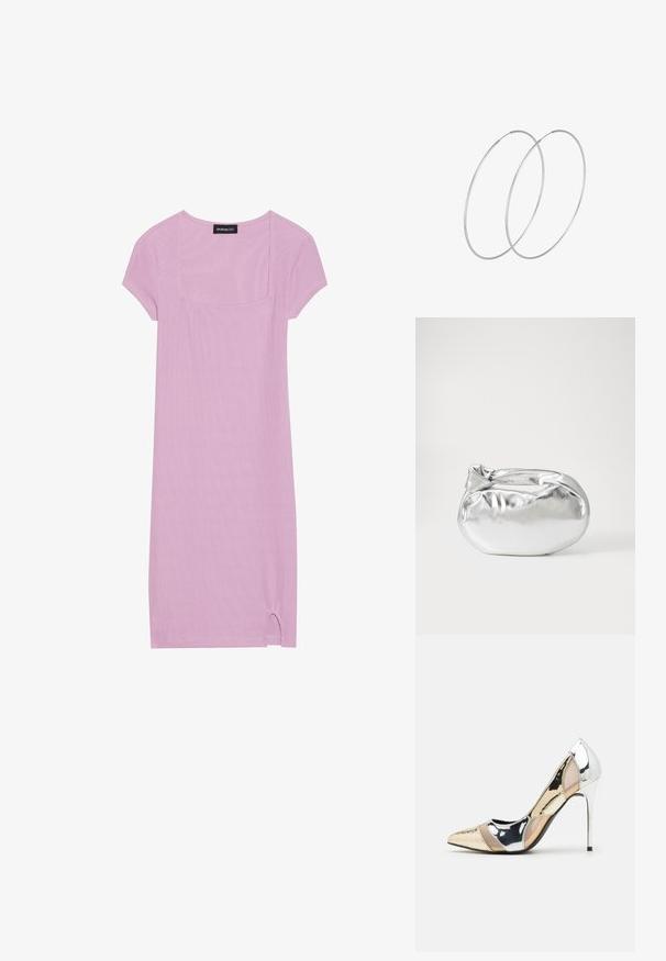 Hellblaues, kurzes Kleid mit kurzen Ärmeln und quadratischem Ausschnitt, gerippter Textur und einem kleinen Schlitz am Saum. Weicher, atmungsaktiver Stoff.; Spitz zulaufender High-Heel-Schuh in einer Farbgestaltung aus Silber, Gold und Nude. Glänzende Oberfläche mit Ausschnittdesign und stiletto Absatz.; Silberne metallic Pouch-Tasche mit einer sanften, abgerundeten Form und einem geknoteten Verschluss oben. Hergestellt aus glattem Kunstleder.; Silberne Creolen mit minimalistischem Design. Rundform, glatte Oberfläche und dünnes Profil. Leichtgewichtig mit hochglänzender Oberfläche.