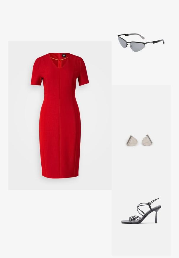 Rotes, knielanges, körperbetontes Kleid mit kurzen Ärmeln und V-Ausschnitt, aus glattem Stoff mit leichtem Nahtdetail.; Schwarze, hochhackige Sandalen mit dünnen Riemen und einem geknoteten Design, einer glatten, rechteckigen Zehenpartie und einem eleganten Stiletto-Absatz.; Schwarze Sonnenbrillen mit kantigem, Katzenaugen-Design. Silberne, verspiegelt Gläser. Schlanke, leichte Kunststoffrahmen mit dezentem Branding an den Schläfen.; Silberne Metalohrringe mit einer glatten, tröpfchenförmigen Form und einer polierten Oberfläche. Subtile Gravuren fügen Details hinzu. Minimalistisches Design.