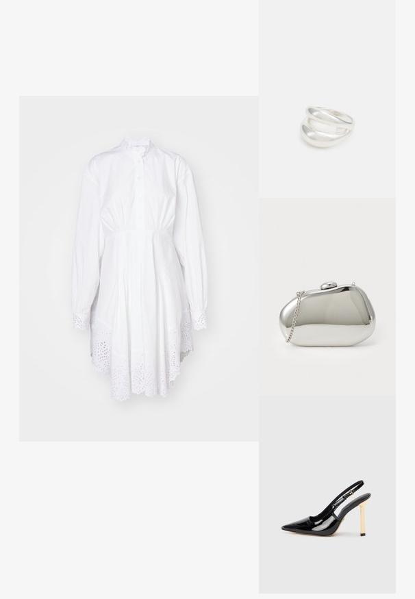 Abito camicia bianco a maniche lunghe con collo alto, patta di bottoni e dettagli in pizzo. Design ad occhiello all'orlo e ai polsini, realizzato in morbido cotone.; Scarpa con tacco alto a punta in pelle verniciata nera, con cinturino alla caviglia regolabile e dettaglio del tacco quadrato in tonalità oro.; Borsa a tracolla in metallo argentato con forma arrotondata e liscia. Presenta una chiusura a gancio e una tracolla removibile. Superficie riflettente senza motivi.; Anello doppio in argento con superficie liscia e lucida. Presenta un design fluido e curvo con sezioni sovrapposte per un aspetto moderno.; Anello doppio in argento con superficie liscia e lucida. Presenta un design fluido e curvo con sezioni sovrapposte per un aspetto moderno.