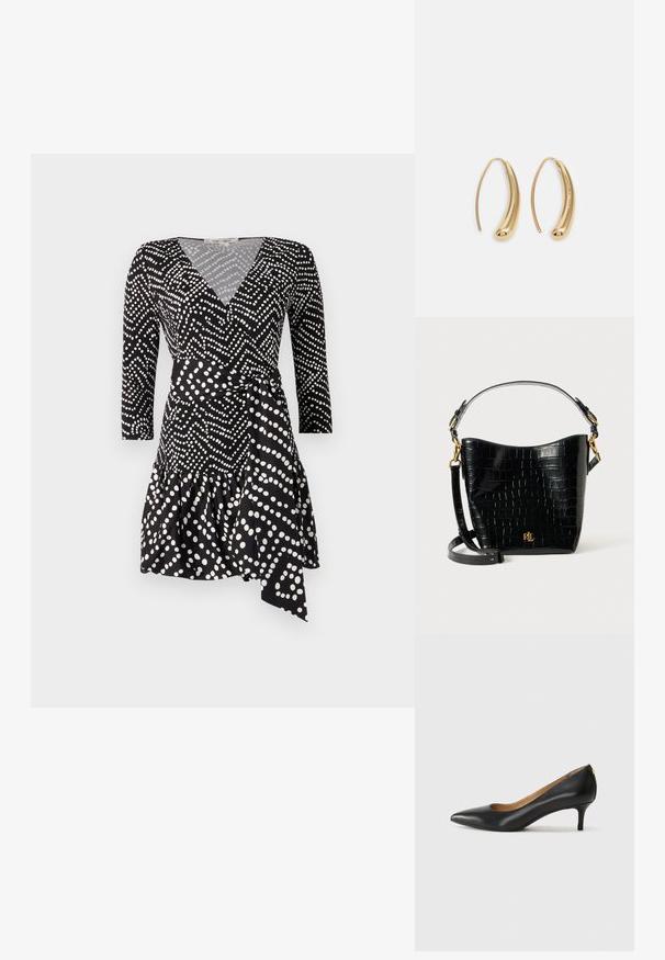 Vestido preto envolvente com bolinhas brancas, apresentando um decote em V, mangas três quartos e uma bainha com babados e detalhe de cintura atada.; Sapato de salto alto em pele preta com bico fino, salto baixo e textura suave. Apresenta uma ligeira abertura na parte da frente e mínima ferragem na parte de trás.; Bolsa de pele corcunda preta com textura de crocodilo, formato curvo, detalhes em metal dourado, alça ajustável e logotipo na parte da frente.; Brincos em metal dourado com forma de arco alongado e curvado. Apresentam uma superfície lisa e brilhante, com uma ponta arredondada para um detalhe adicional.