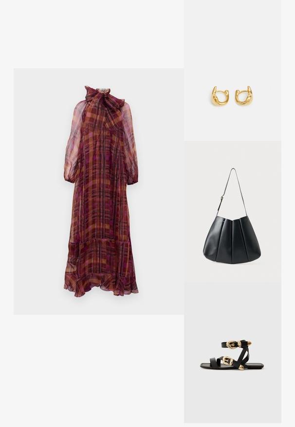 Langes, transparentes Kleid aus mehrfarbigem Karomuster mit einem gerafften Saum und einem hochgeschlossenen, gebundenen Ausschnitt. Die Ärmel sind puffig mit einem elastischen Bündchen.; Schwarze Ledersandalen mit goldenen Schnallenakzenten, die mehrere Riemen und ein flaches Sohlendesign für das Tragen mit offenen Zehen bieten.; Schwarze Leder-Umhängetasche mit plissierter Gestaltung, glatter Textur, einem einzelnen Tragegurt und einem dezenten goldenen Hardware-Akzent.; Goldene Creolen mit einem glatten, runden Design und einer polierten Oberfläche. Die Ohrringe haben eine kompakte, klobige Form und einen nahtlosen Verschluss.