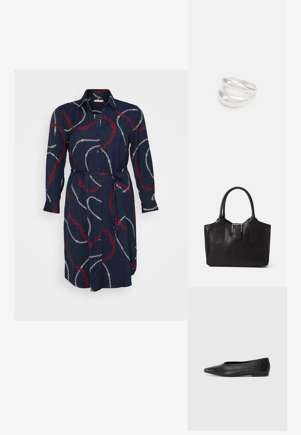 Tommy Hilfiger Curve SOFT SHIRT DRESS - Skjortklänning - navy; Svart läderballetflat, spetsig tå, minimalistisk design, slät textur, låg klack, ingen synlig hårdvara eller utsmyckningar.; Svart läder tote-väska med slät yta, strukturerad form, två handtag och en framträdande silverfärgad spänne på framsidan.; Silver ring med dubbel band och en slät, polerad yta. Har en flödande, böjd design med överlappande sektioner för en modern stil.