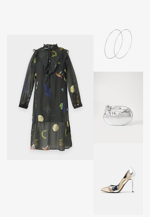 Čierne šaty s volánovým výstrihom, dlhými priesvitnými rukávmi a vrstveným lemom. Obsahujú farebné vzory mesiacov, rastlín a abstraktných tvarov.; Lodičky s špičatou špičkou v striebornom, zlatom a telovom farebnom prevedení. Lesklý povrch s výrezovým dizajnom, s ihlovým opätkom.; Strieborná metalická taška s mäkkým, zaobleným tvarom a uzáverom s uzlíkom. Vyrobená z hladkej syntetickej kože.; Strieborné kruhové náušnice s minimalistickým dizajnom. Cirkulárny tvar, hladký povrch a tenký profil. Ľahké s lesklým povrchom.