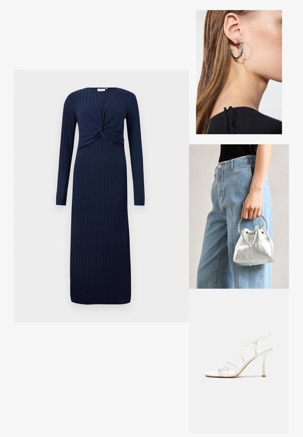 Tamsiai mėlyna ilgomis rankovėmis suknelė su suktiniu priekyje, turinti raukšlėtą tekstūrą ir tiesią, iki grindų siekiančią siluetą.; Baltas dirželis su aukštu kulnu sandalai su plokščiu pirštu, tekstūruota priekinė dalis su susiraukšlėjimais ir plonas kulkšnies dirželis.; Metalinis sidabrinis kibirėlis su tekstūruota apdaila, papuoštas sidabriniu apvaliu rankeniu ir raišteliu, laikomas prieš šviesiai mėlynus džinsus.; Sidabrinė lankinė auskarai su poliruotu paviršiumi, turintys mažus auksinius akcentus ir apvalią formą, dėvimi ant ausies kaušelio.