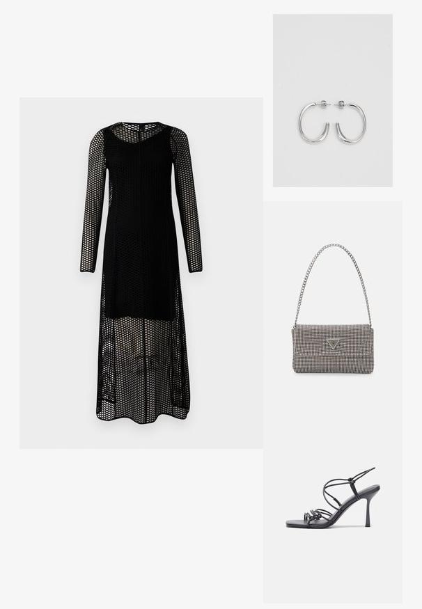 Czarna sukienka z długim rękawem wykonana z siatkowego materiału z perforowanym wzorem. Posiada okrągły dekolt i prosty krój.; Czarne sandały na wysokim obcasie mają cienkie paski z węzłowym wzorem, gładki, kwadratowy czubek i smukły obcas w stylu szpilki.; Jasnoszara metaliczna torebka na łańcuszku, ozdobiona małymi okrągłymi metalowymi ćwiekami oraz trójkątnym logo marki.; Srebrne kolczyki na biglu o gładkim, błyszczącym wykończeniu. O zaokrąglonym kształcie, lekkim designie, z zamknięciem na zatrzask.