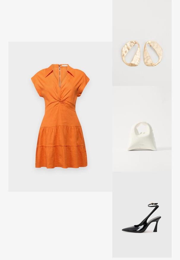 Alice + Olivia MILA DEEP TWIST MINI DRESS - Särkkleit - light mango; Mustad läikivad patendiga slingback-kõrged kontsad, millel on terav põlv ja reguleeritav pahkluu rihm, ning mõõdukas plokknukk. Sile tekstuur läikiva viimistlusega.; Valge käekot, millel on tekstureeritud ja kaardus disain. Omab silmapaistvat käepidet ja ümarat põhi, sujuva viimistlusega ning minimaalsete riistadega.; Eba paar eba ebaorditud ovaalkujulisi kuldehhe kaal setertu, kerge keersuju pinnaga valgel taustal.