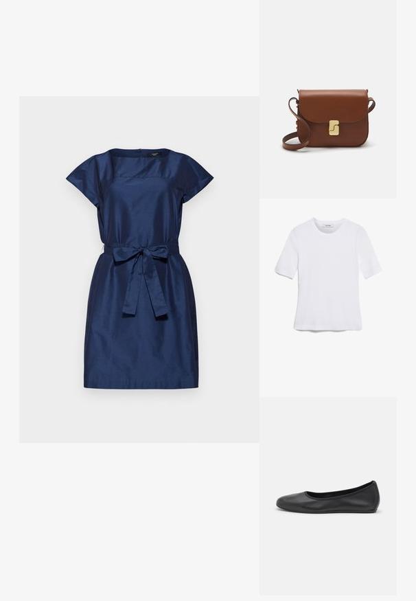 WEEKEND MaxMara TRIPOLI - Denní šaty - blu; Bílá tričko s krátkým rukávem vyrobené z žebrované tkaniny. Kulatý výstřih, normální střih a jemné detaily šití. Bez vzorů nebo grafik.; Černé kožené baletní byty s kulatou špičkou, hladkou texturou, minimálními švy a flexibilním designem podrážky.; Hnědá kožená kabelka s klopou, zlatými kovovými detaily, ramenním popruhem a hladkým povrchem. Kompaktní obdélníkový tvar.