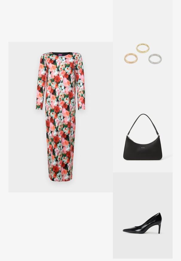 Blomsterprint lang kjole med rund hals, lange ærmer og tætsiddende silhuet. Farverne inkluderer pink, rød og grøn mod en sort baggrund.; Sort læder højhælede sko med spids tå, glat tekstur og en taperet hæl. Minimalistisk design uden yderligere udsmykninger.; Sort læderhåndtaske med en buet form, slank håndtag, sølvfarvet lynlås og Calvin Klein-logo på fronten. Glat tekstur og minimalistisk design.; Tre metalringe: en i rosaguld, en guld med strukturerede detaljer og en i sølv, alle med indgraveret branding på den indre ring.