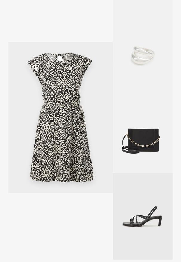 Schwarz-weißer gemusterter Kleid mit entspannter Passform, kurzen Ärmeln, rundem Ausschnitt und Taillengehänge. Mit geometrischem Design.; Schwarze Sandale mit Riemchen, quadratischer Zehenform und niedrigem Blockabsatz. Verfügt über mehrere dünne Riemen und einen verstellbaren Knöchelriemen. Hergestellt aus glattem Leder.; Schwarze Leder-Crossbody-Tasche mit glatter Textur, rechteckiger Form und metallic-kettendetail auf der Vorderseite. Verstellbarer Gurt inklusive.; Silberner Doppelring mit einer glatten, polierten Oberfläche. Verfügt über ein fließendes, kurviges Design mit überlappenden Abschnitten für einen modernen Look.