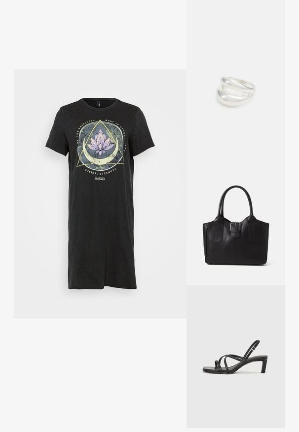 Czarna sukienka typu t-shirt o luźnym kroju, z grafiką fioletowego kwiatu lotosu oraz geometrycznych wzorów z przodu. Krótkie rękawy.; Czarne sandały na obcasie z prostokątnym noskiem i niskim słupkowym obcasem. Posiadają wiele cienkich pasków i regulowany pasek na kostkę. Wykonane z gładkiej skóry.; Czarna skórzana torba tote o gładkiej fakturze, usztywnionym kształcie, dwóch uchwytach oraz wyraźnym srebrnym zapięciu na przodzie.; Srebrna obrączka podwójna z gładką, polerowaną powierzchnią. Posiada płynny, zakrzywiony kształt z nakładającymi się sekcjami, co nadaje nowoczesny wygląd.