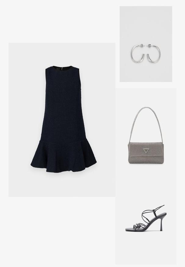 Rochie bleumarin din material texturat, fără mâneci, cu decolteu rotund și tiv evazat în partea de jos. Se închide cu fermoar la spate.; Sandale negre cu toc înalt au curele subțiri cu un design legat, un vârf pătrat neted și un toc stiletto elegant.; Geantă metalică gri deschis, cu un strap din lanț, decorată cu mici ținte circulare metalice și un logo de marcă triangular.; Cercei creole din argint cu suprafață netedă și lucioasă, având o formă curbată și închidere cu tija. Design minimalist cu un finisaj modern.