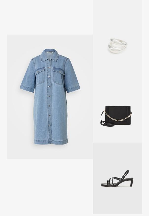 Svijetloplava traper haljina s kratkim rukavima, dugmadi sprijeda, s dva džepa na grudima i ovratnikom. Glatka tekstura, do koljena.; Crne sandale s trakama, kvadratnim prstom i niskom blok petom. Ima više tankih trakica i podesivu trakicu oko gležnja. Izrađene su od glatke kože.; Crna kožna torba preko tijela s glatkom teksturom, pravokutnim oblikom i metalnim lancem na prednjoj strani. Uključena je podesiva naramenica.; Srebrna dvostruka prsten s glatkom, poliranom površinom. Karakterizira ga fluidan, zakrivljen dizajn s preklapajućim sekcijama za moderan izgled.