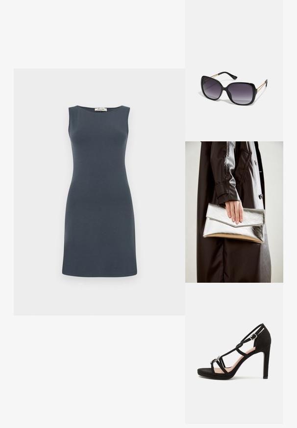 Sukienka bez rękawów w ciemnoszarym kolorze, uszyta z gładkiego materiału. Posiada dopasowany krój z delikatnym cięciem w kształcie litery A oraz okrągły dekolt.; Czarne zamszowe sandały na wysokim obcasie z krzyżującymi się paskami, ozdobnym akcentem w kolorze srebrnym i platformą dla dodatkowej wysokości.; Czarne oversize okulary przeciwsłoneczne z gradientowymi soczewkami, grubymi oprawkami i złotym łańcuszkiem na ramionach.; Srebrna metaliczna kopertówka o kształcie kątowym, gładka w dotyku, z kontrastowym kolorem wewnątrz, trzymana w ręce noszącej czarny płaszcz.