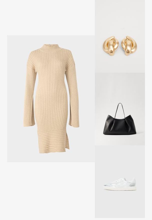 Beige ribbet strikkjole med en mock neck, lange ærmer med en løs pasform og en sideslids ved kanten, der viser et struktureret design.; Hvide sneakers med metalliske sølv detaljer, glat tekstur, rund tå, flad sål og traditionelt snørebåndsdesign.; Elleme DIMPLE PEBBLED - Håndtasker - black/white; Guldtonede metaløreringe med et snoet design, der har en glat, blank overflade og afrundede former. Hver af dem måler ca. 5 cm.