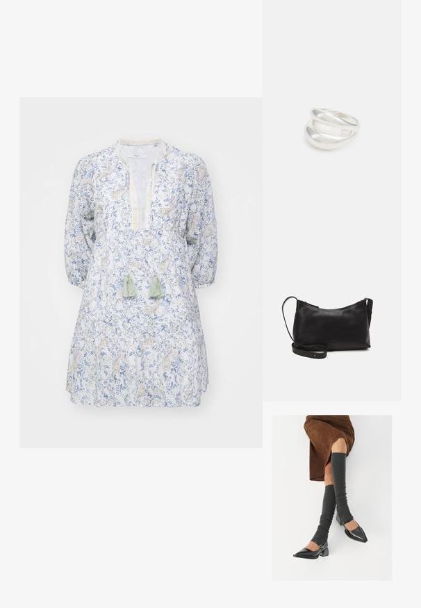 Viegls kokvilnas kleita ar ziedu zilu un dzeltenu rakstu, V-veida kaklu un garām pūkainām piedurknēm. Rotāta ar zaļām pušķēm.; Melnas laka ādas apavi ar norādītu purngalu, blokveida papēdi un potīšu jostu, saskaņoti ar pelēkām ribotām kāju sildītājām un brūnu zamšādas svārku.; Melna ādas plecu soma ar gludu tekstūru, izliekta forma, regulējama siksna un rāvējslēdzēja aizdare. Minimālistisks dizains bez rotājumiem.; Sudraba divu joslu gredzens ar gludu, pulētu virsmu. Iezīmējas ar plūstošu, izliekta dizaina struktūru ar pārklājošām sekcijām modernam izskatam.