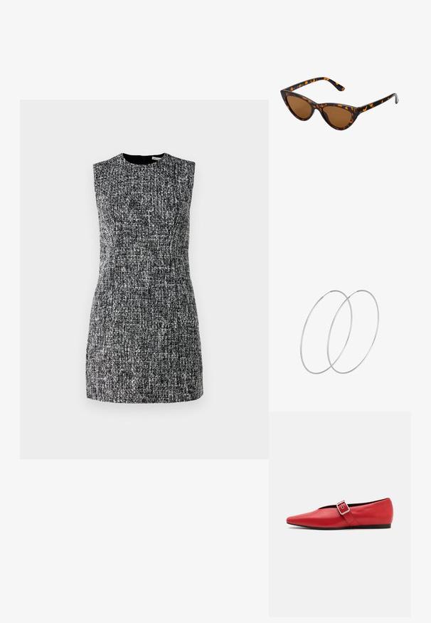Vestido sin mangas en tejido texturizado en blanco y negro, con escote redondo y cierre de cremallera en la parte posterior. Silueta corta y ajustada.; Zapato plano de cuero rojo con punta afilada, que presenta una correa lateral con una hebilla de metal y un tacón bajo negro. Textura suave en toda su superficie.; Gafas de sol estilo ojo de gato con montura de carey negra y naranja, lentes marrones y puntas elegantes y afiladas. Presenta un logo minimalista en la patilla.; Pendientes de aro plateados con un diseño minimalista. Forma circular, textura suave y perfil delgado. Livianos con un acabado pulido.
