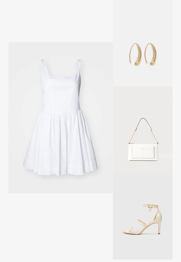 Witte jurk met een vierkante halslijn en dunne schouderbandjes. De bustier is aansluitend, leidend naar een uitlopende rok met een gladde textuur en geen zichtbare patronen.; Beige hoge hakken sandaal met dunne enkelband en twee bovenste banden. Glanzende lakafwerking en gouden hardware detail op de enkelband.; Witte leren handtas met een textuurafwerking, voorzien van een gouden schouderhengsel en zwarte accenten. Inclusief een voorvak en ritssluiting.; Gouden metalen oorbellen in de vorm van een gebogen, verlengde hoop. Kenmerkend zijn het gladde, glanzende oppervlak en de afgeronde punt voor extra detail.