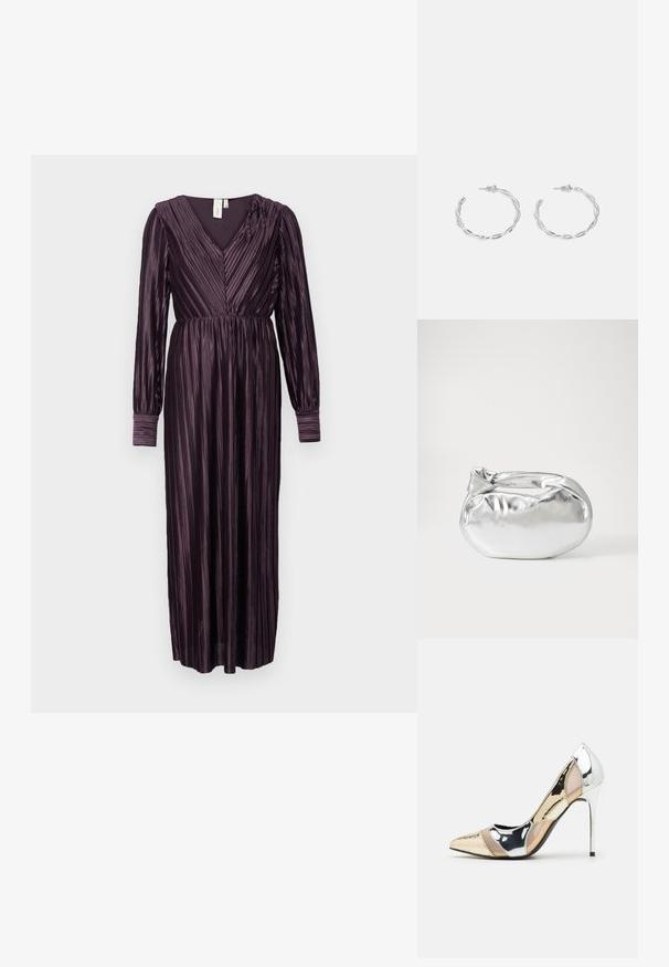 Dlhé šatové šaty slivkovej farby s výstrihom do V, dlhými rukávmi a vertikálnymi skladmi. Mäkčená textura a zberaná páska zvýrazňujú tvar a pohyb.; Lodičky s špičatou špičkou v striebornom, zlatom a telovom farebnom prevedení. Lesklý povrch s výrezovým dizajnom, s ihlovým opätkom.; Strieborná metalická taška s mäkkým, zaobleným tvarom a uzáverom s uzlíkom. Vyrobená z hladkej syntetickej kože.; Strieborné kruhové náušnice s prúteným dizajnom, s lešteným povrchom a zapínaním na kolíček. Majú priemer približne 3 cm.