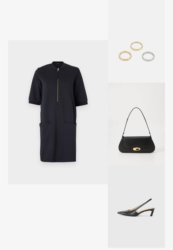 Marineblaues Jersey-Kleid mit kurzem Reißverschluss an der Vorderseite, Stehkragen und zwei großen Vordertaschen. Kurze Ärmel mit Bunddetails.; Schwarzer spitz zulaufender Slingback-Schuh mit niedrigem Absatz, der aus glattem Leder gefertigt ist und seitliche Ausschnitte für Atmungsaktivität aufweist.; Schwarze Lederhandtasche mit geschwungenem Design, Beschlägen in Goldfarbe und einem oberen Griff. Verfügt über einen eleganten Verschluss und eine glatte Textur.; Drei Metallringe: einer in Roségold, einer aus Gold mit strukturierten Akzenten und einer aus Silber, alle mit graviertem Branding auf dem inneren Band.
