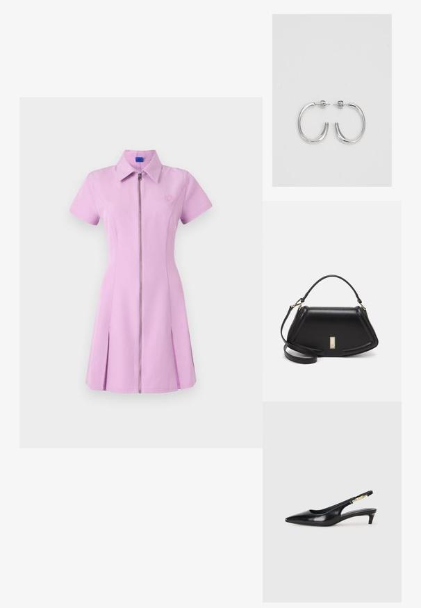 Sukienka na zamek z krótkim rękawem w jasnoróżowym kolorze, z kołnierzykiem, plisowaną spódnicą oraz haftowanym logo na klatce piersiowej. Gładki materiał o lekko zarysowanym kształcie.; Czarne skórzane szpilki typu slingback z ostrym noskiem, posiadające smukły obcas i złoty akcent na regulowanym pasku. Gładka tekstura.; Czarna skórzana torebka o strukturalnym designie, z przyciętą formą, górnym uchwytem i złotymi akcentami. W zestawie regulowany pasek na ramię.; Srebrne kolczyki na biglu o gładkim, błyszczącym wykończeniu. O zaokrąglonym kształcie, lekkim designie, z zamknięciem na zatrzask.