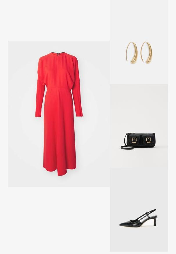 Raudona ilgoji suknelė su aukštu kaklu, prigludusia palaidine ir laisvu sijonu. Yra subtilūs siuvimo detalės ir užtrauktuko uždarymas nugarinėje dalyje.; Juodai lakuoti slingback aukštakulniai su smailiu nosiu, su tekstūruotu gyvatės raštu, reguliuojama juosta ir trumpu, tekstūruotu blokiniu kulnu.; Juodas odinis per petį nešiojamas krepšys su dviem priekiniais kišenėmis, auksiniais sagtimis, užtrauktuko uždarymu ir siauromis petnešomis. Textūruota paviršius ir kompaktiškas stačiakampis formatas.; Auksinės metalinės auskarų kabės su lenktą, pailgą forma. Turi lygų, blizgantį paviršių ir užapvalintą galiuką papildomam akcentui.