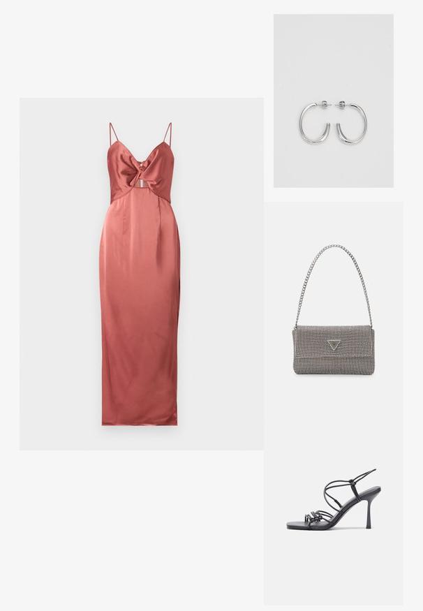 Malina PATRIZIA CUT OUT SLIP MAXI - Oblačila za posebne priložnosti - terracotta; Črne visoke sandale na peto imajo tanke naramnice z vozlom, gladek kvadratni toe in eleganten stiletto peto.; Svetlo siva kovinska torbica z verižnim ročajem, okrašena z majhnimi okroglimi kovinskimi bleščicami in trikotnim logotipom blagovne znamke.; Srebrne obročaste uhane z gladko, sijočo površino. Zaobljena oblika, lahka zasnova, z zapiranjem na zatič.