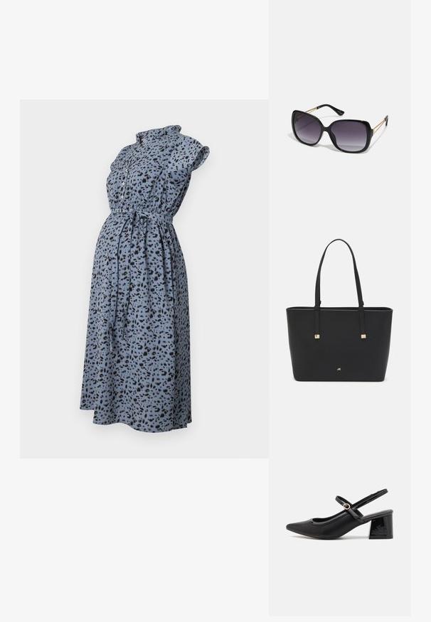 Világoskék anyagú kismama ruha fekete pöttyös mintával, rövid ujjú, galléros nyakkal és derékon megkötő béléssel, a kényelmes illeszkedés érdekében.; Fekete lakk bőr, pántos magassarkú cipő, hegyes orral, lekerekített kivágással és tömbsarkal. Arany színű csat díszíti.; Fekete, oversize napszemüveg fokozatos árnyalatú lencsékkel, vastag kerettel és arany színű lánc díszítéssel a szárakon.; Fekete tote táska szintetikus anyagból, egyszerű téglalap formájú dizájnnal, arany négyzet díszítésekkel és dupla fogantyúkkal.