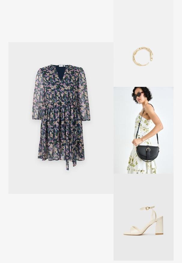 Cvetlična obleka iz prozorne tkanine, z mornarsko modro osnovo, z V-izrezom, dolgimi rokavi in nabrano krilo z vezalnim detajlom.; Sandali s peto v kremni barvi, z odprtim prstom, debelim blokastim petam, tankim gležnjarjem in subtilnim sijajem. Zaponka na traku.; Črna usnjena torbica s ukrivljeno obliko, z odstranljivo naramnico in zlatimi dodatki. Torbica ima pokrov s podrobnostmi v obliki zaponke.; Zlati prstan s organskim, zvitim dizajnom, gladko površino in taperiranimi konci, ki ustvarja modernega, skulpturalnega videza.