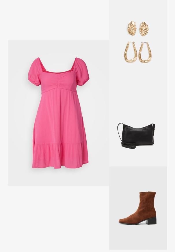 Vestido rosa de manga curta com decote quadrado, corpete franzido e bainha rodada com um acabamento de volantes. Tecido leve.; Bota ankle em camurça castanha com ponta quadrada e salto bloco baixo, com fecho lateral em zíper, apresentada em perfil sobre um fundo branco.; Bolsa de ombro em pele preta com textura suave, forma curva, alça ajustável e fecho com zip. Design minimalista sem adornos.; Brincos em tom de ouro com formas onduladas e texturizadas. Inclui studs escultóricos com presilha e um design de argola aberta com um acabamento martelado.