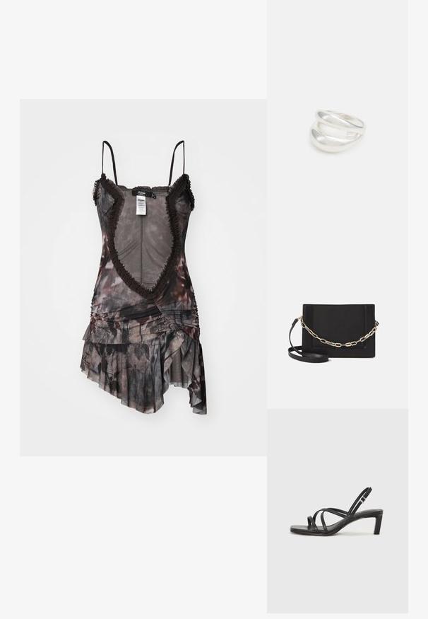 Asimetrična obleka v temnih odtenkih s cvetličnim printom. Ima nagubane robove, tanke naramnice in gubano tkanino.; Črne natikače s trakovi in kvadratnim prstom ter nizkim blokastim peto. Imajo več tankih trakov in nastavljiv trak okoli gležnja. Narejene so iz gladkega usnja.; Črna usnjena torba čez ramo z gladko teksturo, pravokotno obliko in kovinskim verižnim detajlom spredaj. Vključena je nastavljiva naramnica.; Srebrn dvojni prstan z gladko, polirano površino. Ima tekoč, ukrivljen dizajn z prekrivajočimi se sekcijami za sodoben videz.