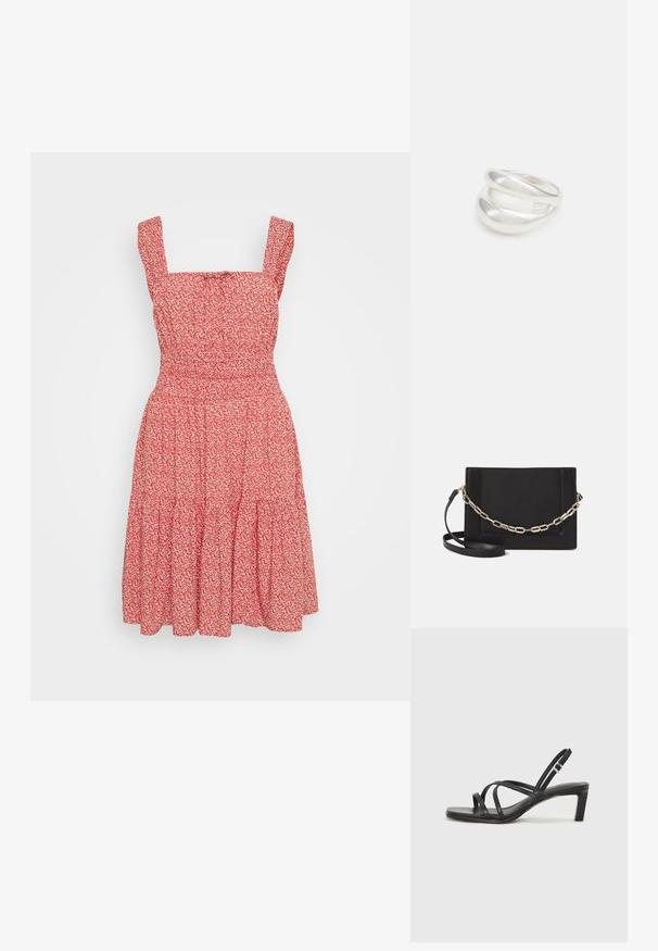 Rdeča cvetna obleka s kvadratnim izrezom, tankimi naramnicami in slojevito krilo. Narejena iz lahkega materiala z teksturo.; Črne natikače s trakovi in kvadratnim prstom ter nizkim blokastim peto. Imajo več tankih trakov in nastavljiv trak okoli gležnja. Narejene so iz gladkega usnja.; Črna usnjena torba čez ramo z gladko teksturo, pravokotno obliko in kovinskim verižnim detajlom spredaj. Vključena je nastavljiva naramnica.; Srebrn dvojni prstan z gladko, polirano površino. Ima tekoč, ukrivljen dizajn z prekrivajočimi se sekcijami za sodoben videz.