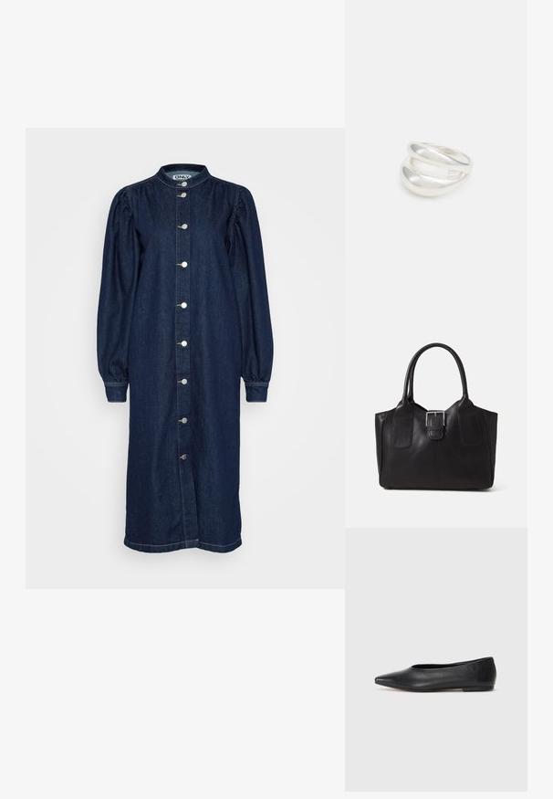 Tamno plava traper haljina s visokim ovratnikom, dugim puf rukavima i učvršćivanjem na gumbe sprijeda. Ima srebrne gumbe i ravni siluetu.; Crne kožne balerinke, uski vrh, minimalistički dizajn, glatka tekstura, niska peta, bez vidljivih dodataka ili ukrasa.; Crna kožna torba za nošenje s glatkom teksturom, strukturiranim oblikom, dvije ručke i istaknutim srebrnim kopčanjem na prednjoj strani.; Srebrna dvostruka prsten s glatkom, poliranom površinom. Karakterizira ga fluidan, zakrivljen dizajn s preklapajućim sekcijama za moderan izgled.