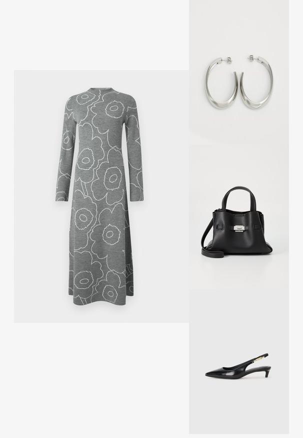 Grijze midi-jurk met lange mouwen, witte omlijnde grote bloemenpatronen en een hoge, ronde halslijn op een effen achtergrond.; Zwarte leren slingback hakken met een spitse neus, voorzien van een slanke hak en een goudkleurige accent op de verstelbare band. Gladde textuur.; Zwarte leren handtas met een gestructureerde afwerking, voorzien van twee handvatten, een verwijderbare schouderband en een zilveren sluiting.; Zilveren oorringen met een gladde, gebogen vorm. Voorzien van een glanzende metallic afwerking en studsluiting. Geen zichtbare patronen of accenten.