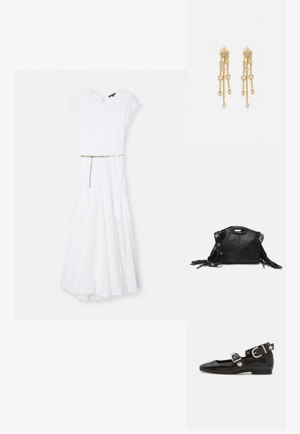 Rochie albă dintr-un material texturat, cu mâneci scurte, gât rotund și talie strânsă, accentuată de un curea de lanț, care se desfășoară într-o fustă de lungime până la genunchi.; Pantofii plano din piele patent neagră, cu vârful pătrat, curea de gleznă cu accesorii din argint și talpă plată. Textură netedă cu un design minimalist.; Maje MISS MINI - Geantă crossbody - noir; Cercei aurii cu multiple lanțuri suspendate, având accente din rhinestone ovale clare și capete decorative cu tighel.