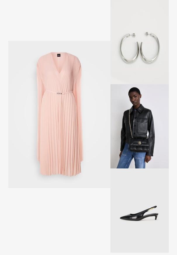 Plisované šaty z jemné růžové látky s hlubokým výstřihem do V. Mají dlouhé rukávy a zúžený pas se stříbrným páskem.; Černé kožené boty na podpatku s otevřenou patou a špičatou špičkou, s tenkým podpatkem a zlatým akcentem na nastavitelném pásku. Hladký povrch.; Černá kožená bunda s knoflíkovým zapínáním a dvěma předními kapsami, spárovaná s černou prošívanou kabelkou s zlatým uzávěrem a řetízkovým popruhem.; Stříbrné kruhové náušnice s hladkým, zakřiveným designem. Vyznačují se lesklým kovovým povrchem a zapínáním na patent. Žádné viditelné vzory nebo akcenty.