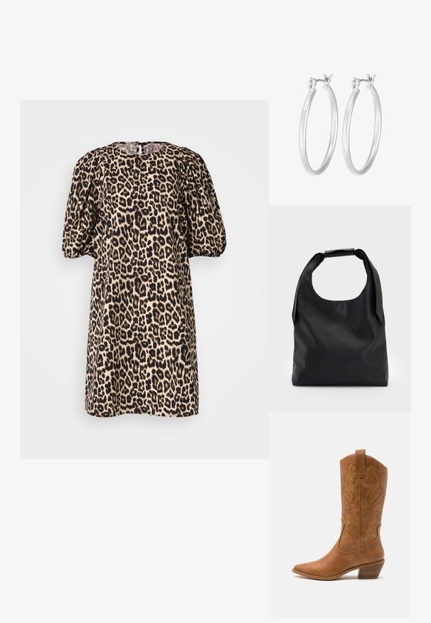 Leparddrukas īsā kleita bēšā un melnā krāsā, ar pūkainām piedurknēm un apaļu dekoltē, aizmugurējā rāvējslēdzēja aizdare. Mīksta auduma tekstūra.; Brūni ādas kovboju zābaks ar norādītu purngalu, izšūtām viļņveida apakšējo detaļu un sakrautajiem blokiem. Iezīmēts ar velkšanas cilpu ērtai uzvilkšanai.; Melna ādas hobo soma ar vienu mīkstu, noapaļotu rokturi; tai ir gluda virsma un minimālistisks dizains. Nav redzamu metāla detaļu vai akcentu.; Sudraba riņķveida auss gredzeni ar gludu, pulētu apdari. Apaļa forma un drošs klikšķa augšējais slēgums. Viegls dizains, kas piemērots ikdienas valkāšanai.