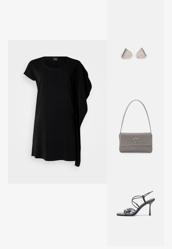 Črna kratka obleka s kratkimi rokavi, ki ima okroglo izrez in fluiden dizajn, mehko tkanino, asimetričen rob ter minimalističen slog.; Črne visoke sandale na peto imajo tanke naramnice z vozlom, gladek kvadratni toe in eleganten stiletto peto.; Svetlo siva kovinska torbica z verižnim ročajem, okrašena z majhnimi okroglimi kovinskimi bleščicami in trikotnim logotipom blagovne znamke.; Srebrne uhane z gladko, kapljično obliko in poliranim finishem. Nežna graviranja dodajajo detajle. Minimalističen dizajn.