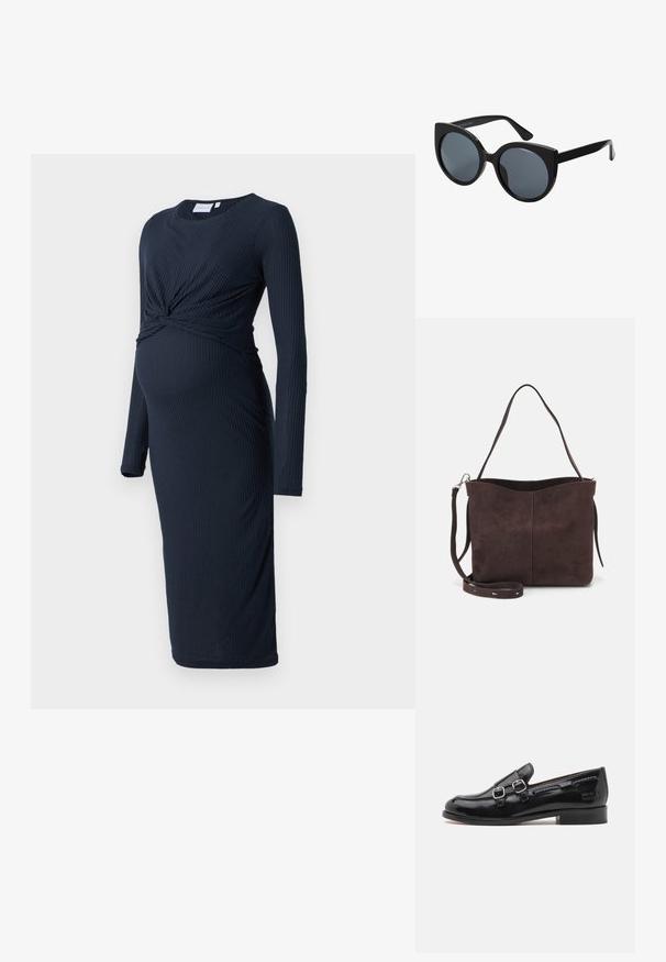 Mørk marineblå ribbestrikket gravidkjole med lange ermer, vridd detalj i midjen og knelengde. Myk tekstur, tettsittende design.; Svart patentlærloafers med doble sølvspenne-accenter, noe avrundet tå og en lav stablet hæl. Teksturerte sømdetaljer langs overdelen.; Sorte oversized solbriller med katteøye-form, mørkt tonede linser og blank plastikkinnramme. Har tykke stenger for støtte.; Brun semsket stoff tote-veske med en myk tekstur, som har en enkelt skulderrem og en subtil buet toppåpning. Ingen synlige maskindetaljer.
